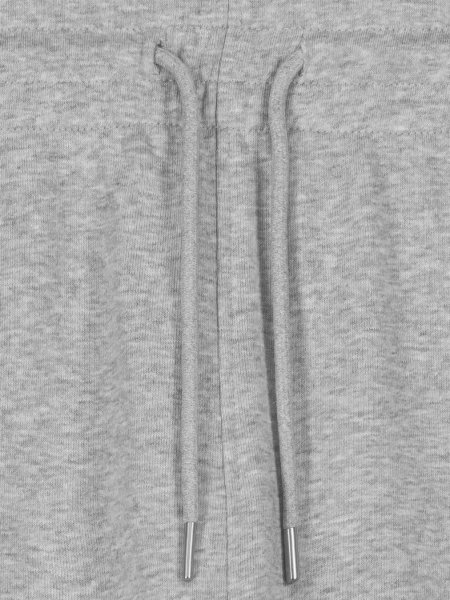 Stanley / Stella STBU186 woman details Heather Grey Zoom sur les détails d'une femme portant le short Stanley / Stella Rocker référence STBU186 de couleur Heather Grey de face