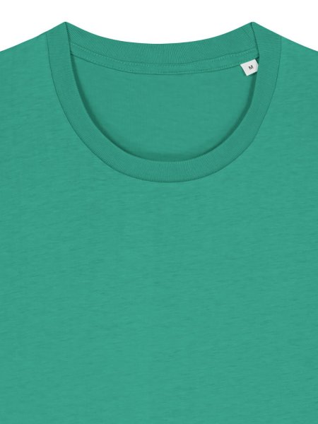 zoom sur le col sans étiquette du t-shirt à personnaliser crafter dans le coloris Go green zoom sur le col sans étiquette du t-shirt à personnaliser crafter dans le coloris Go green