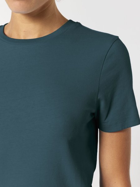 zoom sur le col du t-shirt ella à personnaliser, en coloris Stargazer zoom sur le col du t-shirt ella à personnaliser, en coloris Stargazer