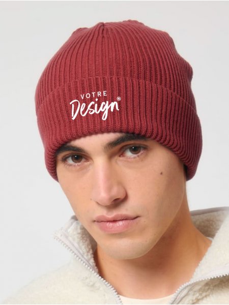 Mannequin homme de face portant le bonnet Fisherman Beanie couleur red earth