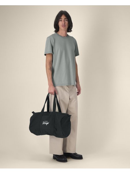 mannequin homme de face portant le Duffle Bag personnalisable