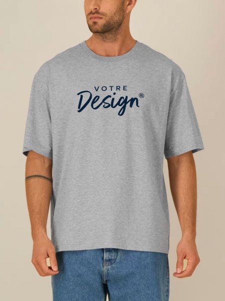 Le t-shirt décontracté unisexe mi-léger Breezer mannequin homme de face portant le Le t-shirt décontracté unisexe mi-léger Breezer