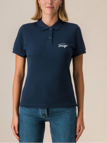mannequin femme de face portant le Polo Stella Coaster personnalisable mannequin femme de face portant le Polo Stella Coaster personnalisable