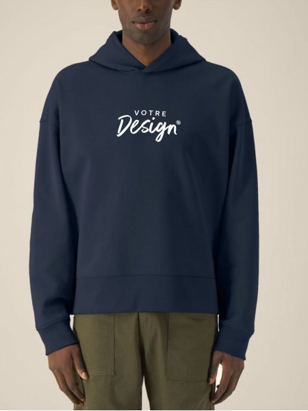 mannequin homme de face portant le Sweat Voicer personnalisable mannequin homme de face portant le Sweat Voicer personnalisable