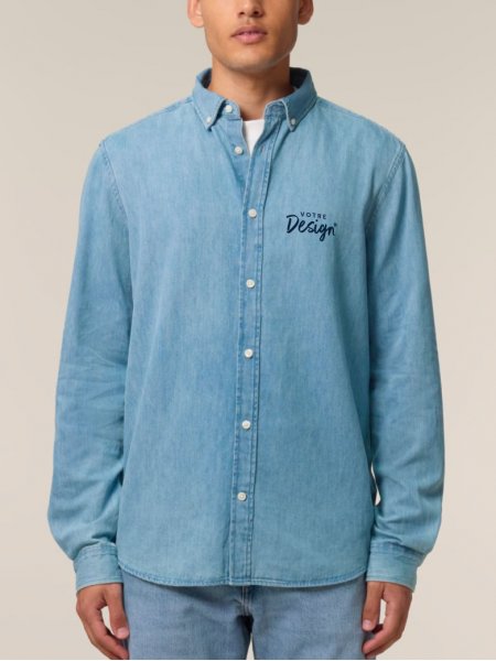 mannequin homme de face portant la Stanley Denim Shirt personnalisable