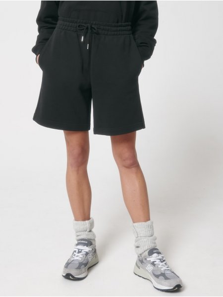 mannequin femme de face portant le Short Boarder Dry personnalisable mannequin femme de face portant le Short Boarder Dry personnalisable