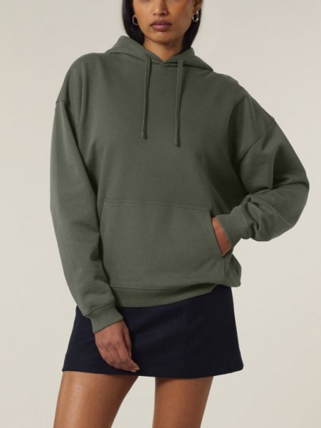 mannequin femme de face portant le sweat slammer 2.0 en khaki mannequin femme de face portant le sweat slammer 2.0 en khaki