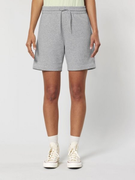 Stanley / Stella STBU186 woman legs Heather Grey Zoom sur une femme portant le short Stanley / Stella Rocker référence STBU186 de couleur Heather Grey de face