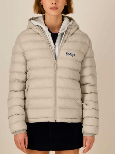 mannequin femme de face portant la Stella Voyager 2.0 personnalisable mannequin femme de face portant la Stella Voyager 2.0 personnalisable