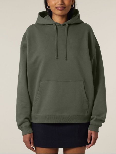 mannequin femme de face portant le sweat slammer 2.0 en khaki mannequin femme de face portant le sweat slammer 2.0 en khaki