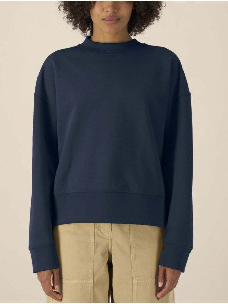 mannequin femme de face portant le Sweat Ryler personnalisable mannequin femme de face portant le Sweat Ryler personnalisable