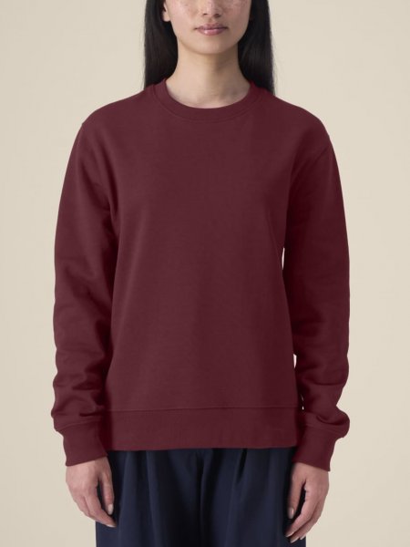 mannequin femme de face portant le Sweat Thinker personnalisable mannequin femme de face portant le Sweat Thinker personnalisable