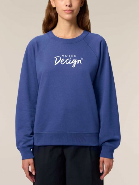 mannequin femme de face portant le Sweat Stella Clara personnalisable mannequin femme de face portant le Sweat Stella Clara personnalisable