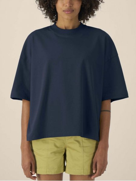 mannequin femme de face portant le T-shirt Hypster personnalisable mannequin femme de face portant le T-shirt Hypster personnalisable