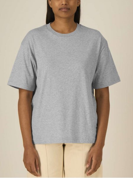 mannequin femme de face portant le Le t-shirt décontracté unisexe mi-léger Breezer mannequin femme de face portant le Le t-shirt décontracté unisexe mi-léger Breezer