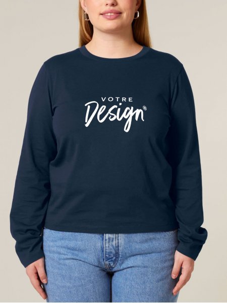 mannequin femme de face portant le T-shirt Stella Muser Manches Longues personnalisable mannequin femme de face portant le T-shirt Stella Muser Manches Longues personnalisable