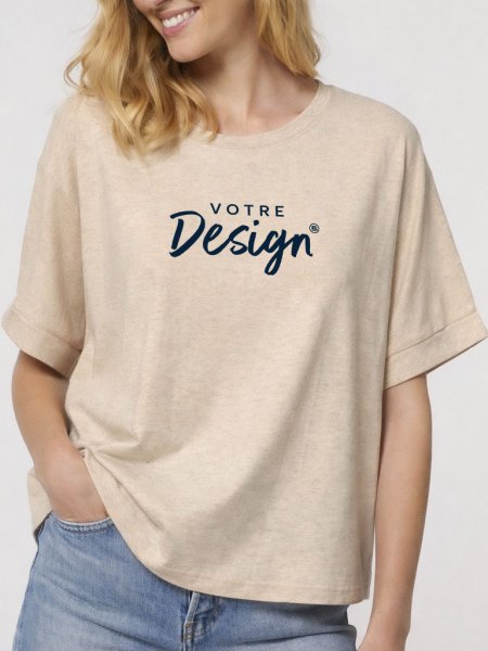 Femme portant le t-shirt Stanley / Stella Rocker référence STTW089 de couleur heather rainbow de face Femme portant le t-shirt Stanley / Stella Rocker référence STTW089 de couleur heather rainbow de face