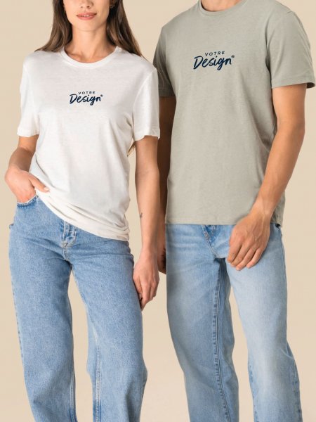 mannequin homme et mannequin femme de face portant le T-shirt écoresponsable en coton bio et lin unisexe personnalisable mannequin homme et mannequin femme de face portant le T-shirt écoresponsable en coton bio et lin unisexe personnalisable