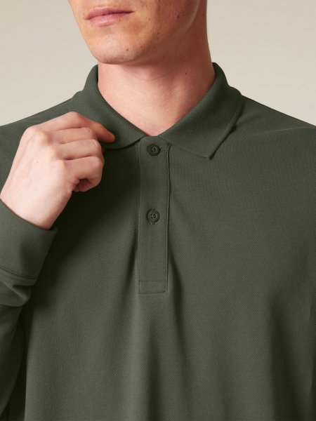 Zoom sur le col et la manche du Prepster 2.0 manches longues pour homme en coloris Khaki Zoom sur le col et la manche du Prepster 2.0 manches longues pour homme en coloris Khaki