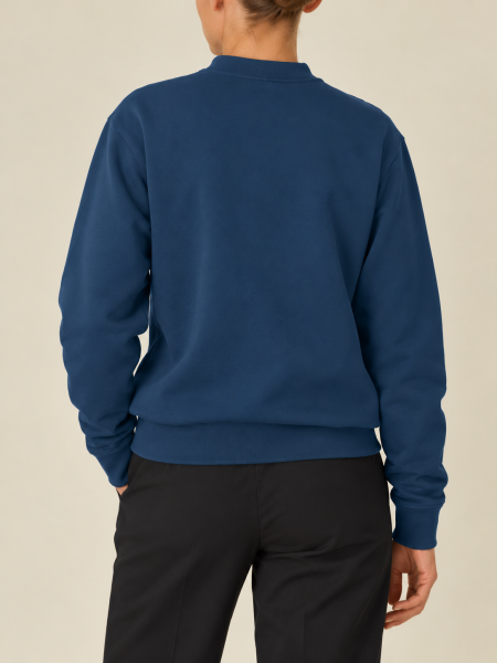 femme de dos portant le sweat Changer 2.0 à personnaliser en coloris deep teal