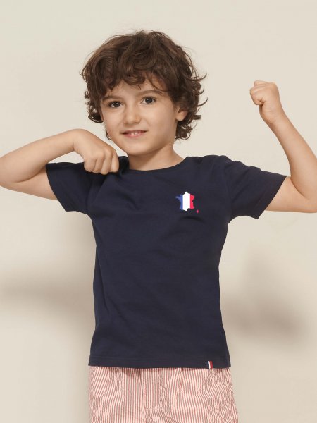 Exemple de logo floqué sur le tee shirt pour enfant fabriqué en France, Lou, en coloris Marine Exemple de logo floqué sur le tee shirt pour enfant fabriqué en France, Lou, en coloris Marine