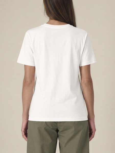 Mannequin femme de dos portant le tee-shirt unisexe en coton bio recyclé Re-Creator en couleur RE-white