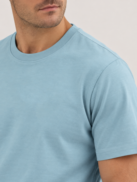 un homme de face portant le Creator 2.0 en coloris pebble blue, vue détaillé à personnaliser