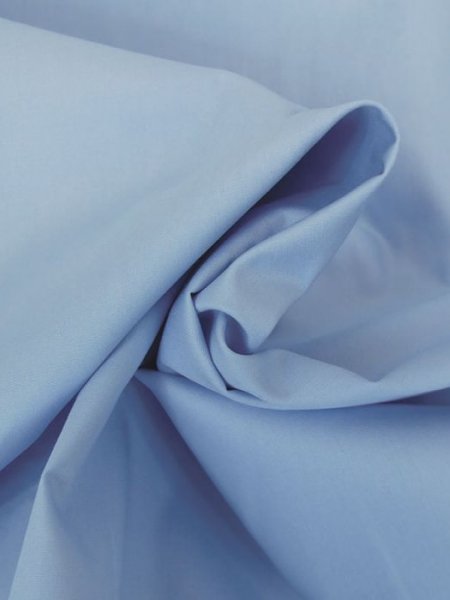 Zoom sur le tissu popeline de coton de couleur bleu Zoom sur le tissu popeline de coton de couleur bleu