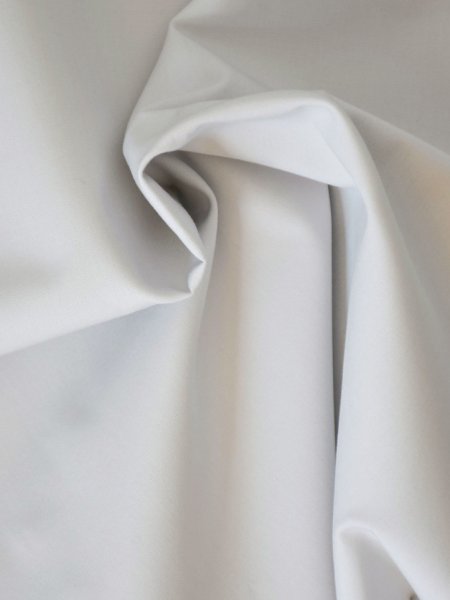 Zoom sur le tissu popeline, légèrement brillant Zoom sur le tissu popeline, légèrement brillant