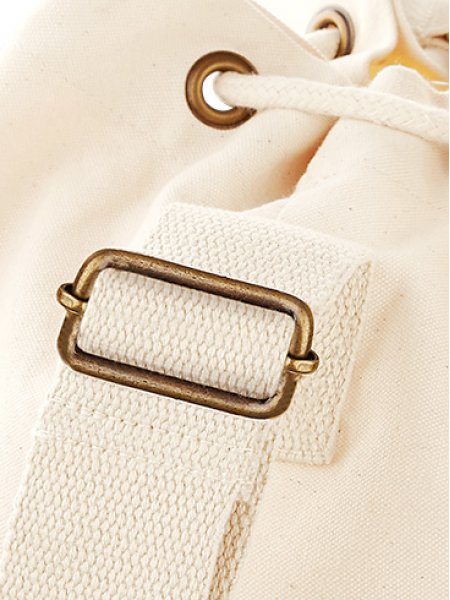 Détails de la bandoulière du sac en coton bio WM812 en coloris Natural