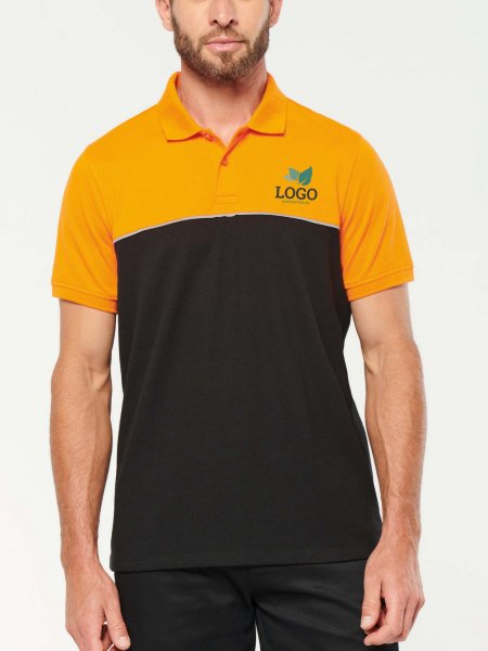 Polo workwear bicolore WK210 personnalisable en coloris Orange avec logo porté par un homme