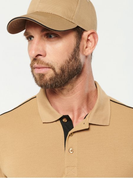 Zoom sur le col boutonné du polo WK270 en coloris camel