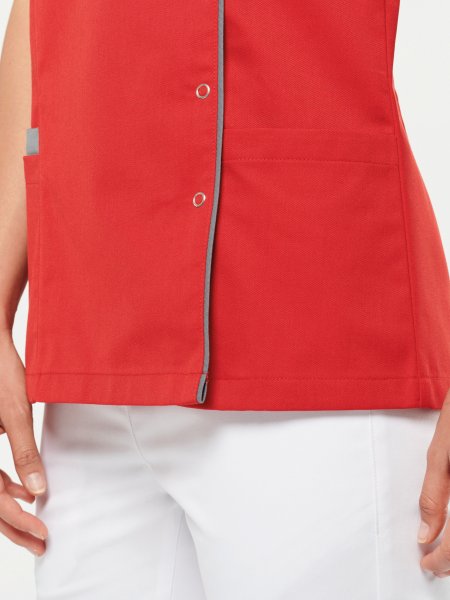 Zoom sur le bas de la blouse WK506 en coloris deep red Zoom sur le bas de la blouse WK506 en coloris deep red