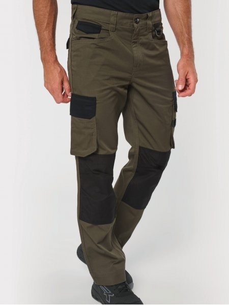 mannequin homme de face portant le Pantalon de travail bicolore homme personnalisable