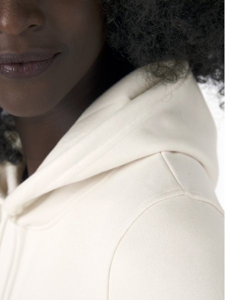 Détails de la capuche du sweat BCW34B en coloris Off White Détails de la capuche du sweat BCW34B en coloris Off White