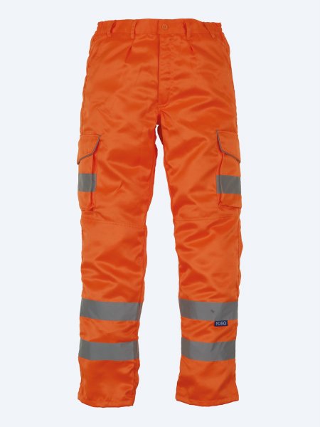 Pantalon de sécurité YHV018T Hi-Vis Orange - vue de face Pantalon de sécurité haute visibilité YHV018T en coloris Hi-Vis Orange vu de face sur fond gris