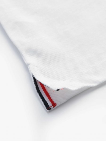 Détails tricolores cousu à l'intérieur du polo Prestige en coloris blanc Détails tricolores cousu à l'intérieur du polo Prestige en coloris blanc