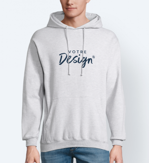 Mannequin homme de face portant le sweat condor à capuche unisexe en couleur gris chine Mannequin homme de face portant le sweat condor à capuche unisexe en couleur gris chine