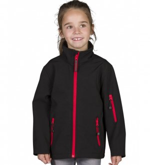 La PK767 à zips contrastés personnalisable en coloris Black Red Le mannequin enfant porte la veste softshell zippée contrastée PK767 à personnaliser en coloris Black Red