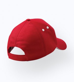 La casquette 5 panneaux B15c personnalisable en détail de dos en coloris classic red/white La casquette 5 panneaux B15c personnalisable en détail de dos en coloris classic red/white