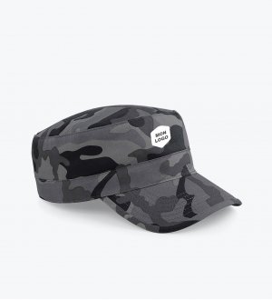 Exemple de logo floqué sur la casquette camouflage BG033 en coloris urban camo Exemple de logo floqué sur la casquette camouflage BG033 en coloris urban camo
