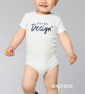 mannequin bébé de face portant le body bébé personnalisable