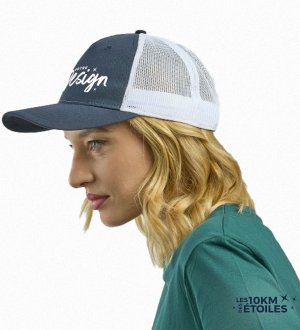 mannequin femme de face portant la Casquette running micro-perforée à personnaliser 