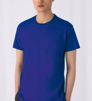 Le mannequin homme porte le t-shirt E190 à manches courtes et col rond en tissu épais à personnaliser en coloris Dark Grey Le mannequin homme porte le t-shirt E190 à manches courtes et col rond en tissu épais à personnaliser en coloris Dark Grey