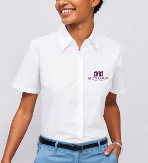 Exemple de logo floqué sur la chemise pour femme Elite en coloris Blanc Exemple de logo floqué sur la chemise pour femme Elite en coloris Blanc