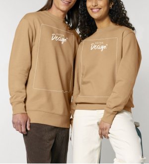 un homme et une femme portant le sweat unisexe changer 2.0 à personnaliser un homme et une femme portant le sweat unisexe changer 2.0 à personnaliser