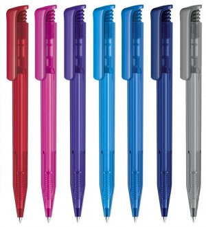 Le stylo à bille Super Hit Clear à personnaliser disponible en 15 coloris. Le stylo à bille Super Hit Clear à personnaliser disponible en 15 coloris.