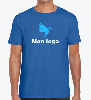 T-shirt GI6400 à personnaliser en coloris Royal Blue Le mannequin homme porte le t-shirt à col rond et manches courtes à personnaliser GI6400 en coloris Royal