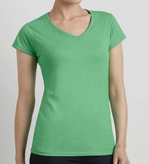 Le t-shirt à col V GI64V00L personnalisable en coloris Heather Irish Green Le mannequin femme porte le t-shirt à col V et manches courtes GI64V00L à personnaliser en coloris Heather Irish Green