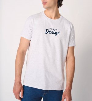 mannequin homme de face portant le T-shirt homme Basic personnalisable mannequin homme de face portant le T-shirt homme Basic personnalisable